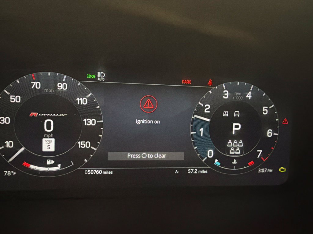 Used 2023 Land Rover Discovery HSE R-Dynamic AWD/4WD image 6