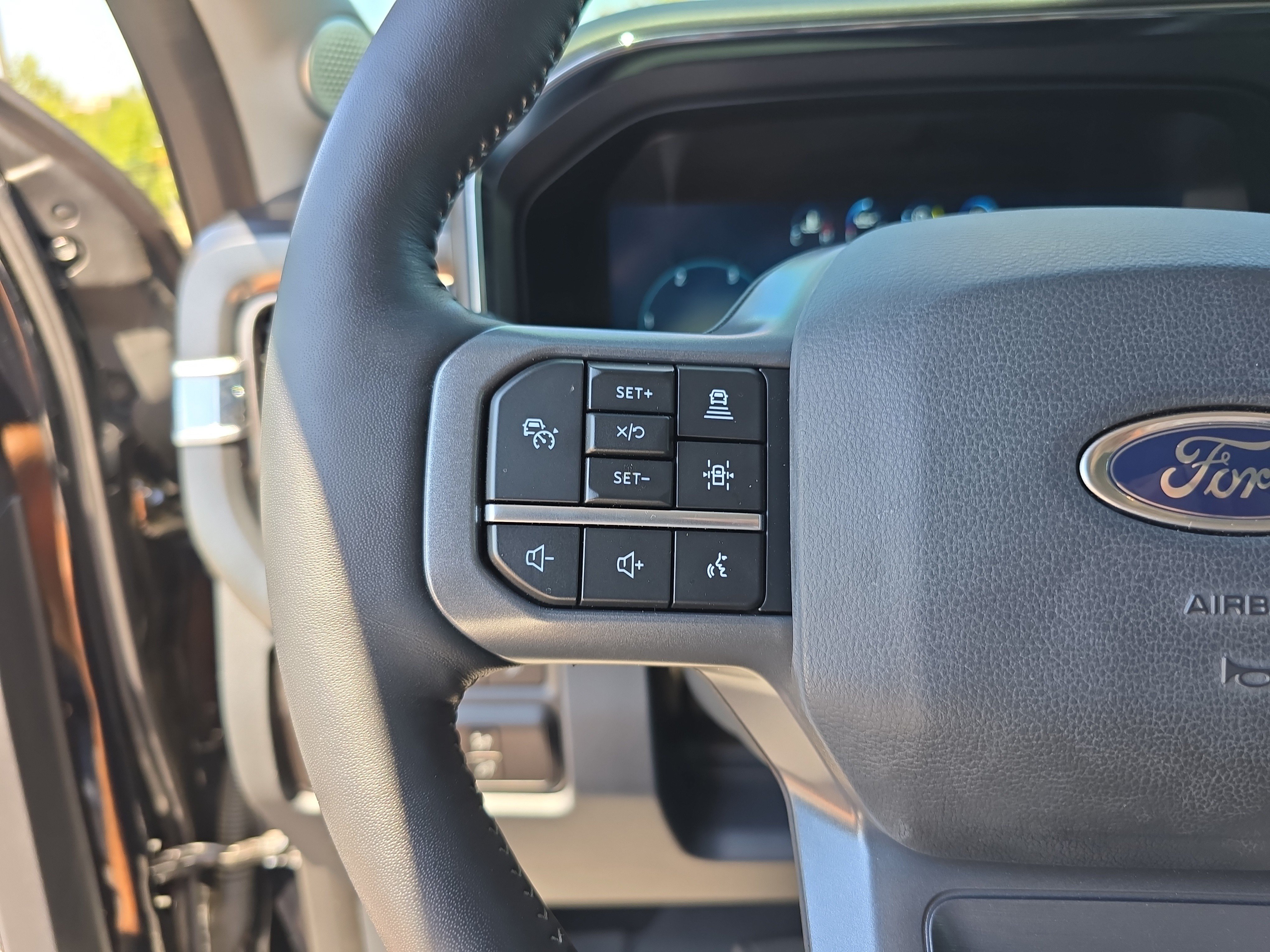 Used 2024 Ford F250 Lariat w/ Lariat Ultimate Package AWD/4WD image 33