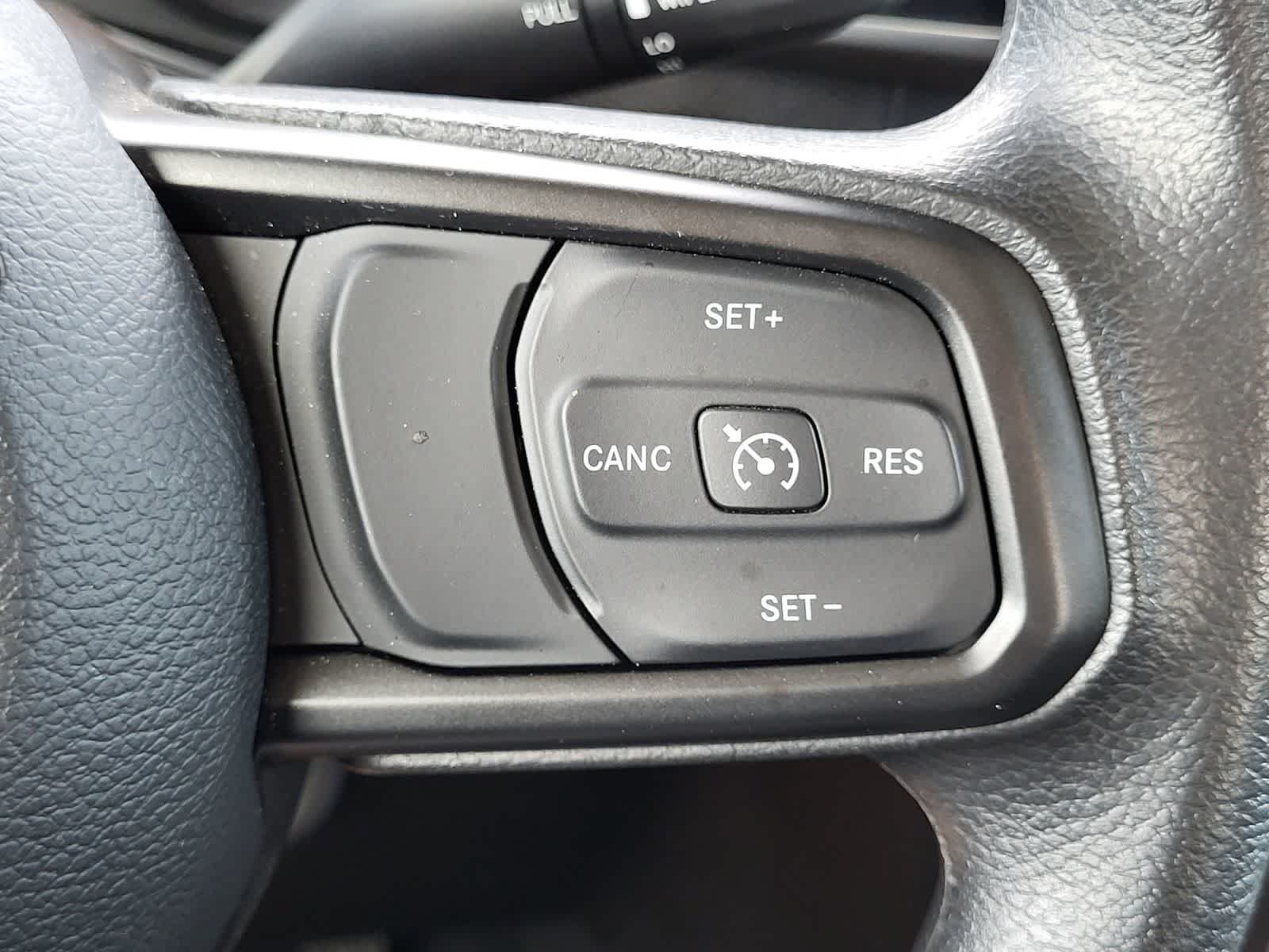 Used 2025 Jeep Gladiator Sport AWD/4WD image 17