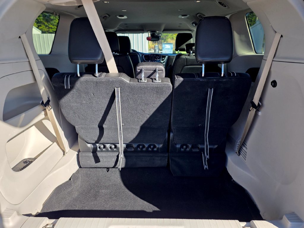 Used 2023 Chrysler Pacifica Touring-L FWD image 31