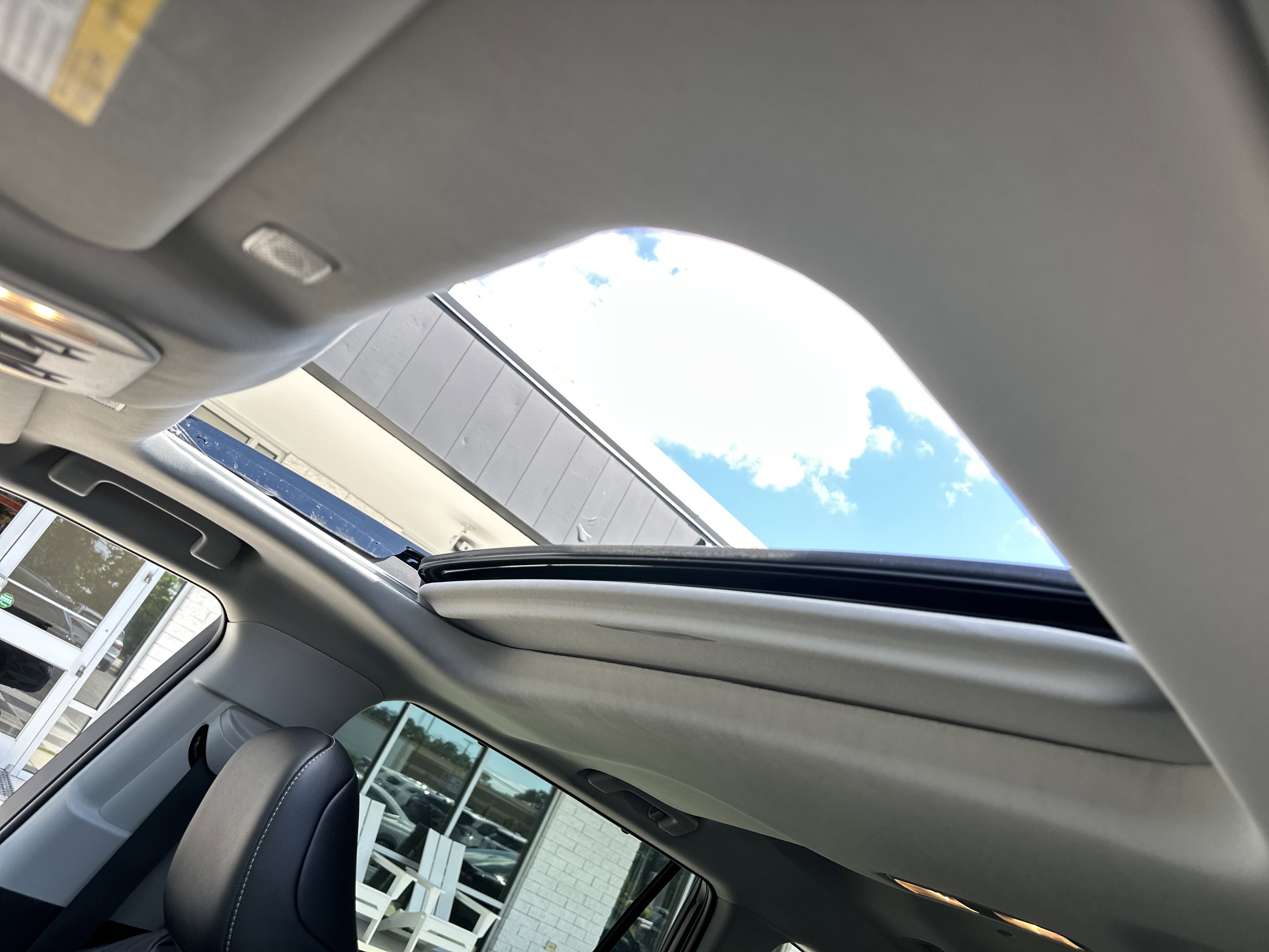 Used 2025 Toyota Highlander XLE AWD/4WD image 11