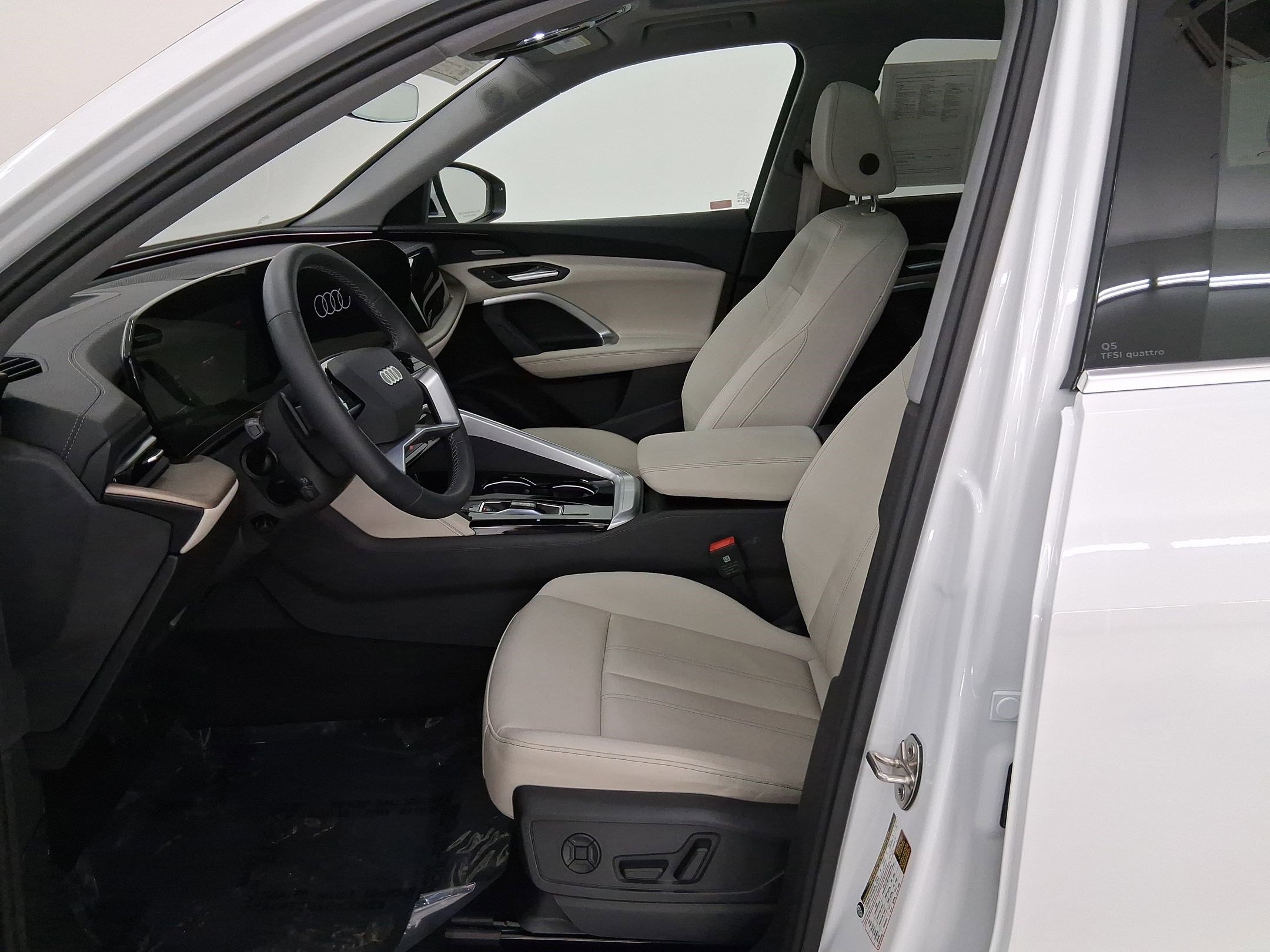 Used 2025 Audi Q5 Premium Plus w/ Premium Plus image 5