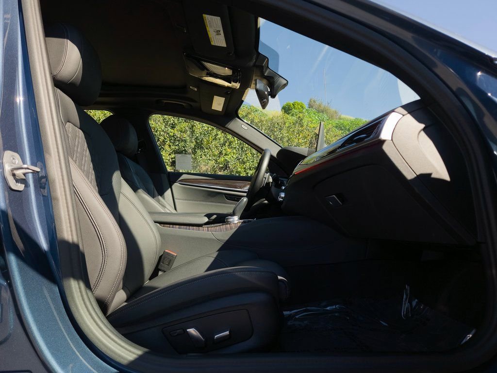 Used 2023 BMW 540i w/ M Sport Package image 25