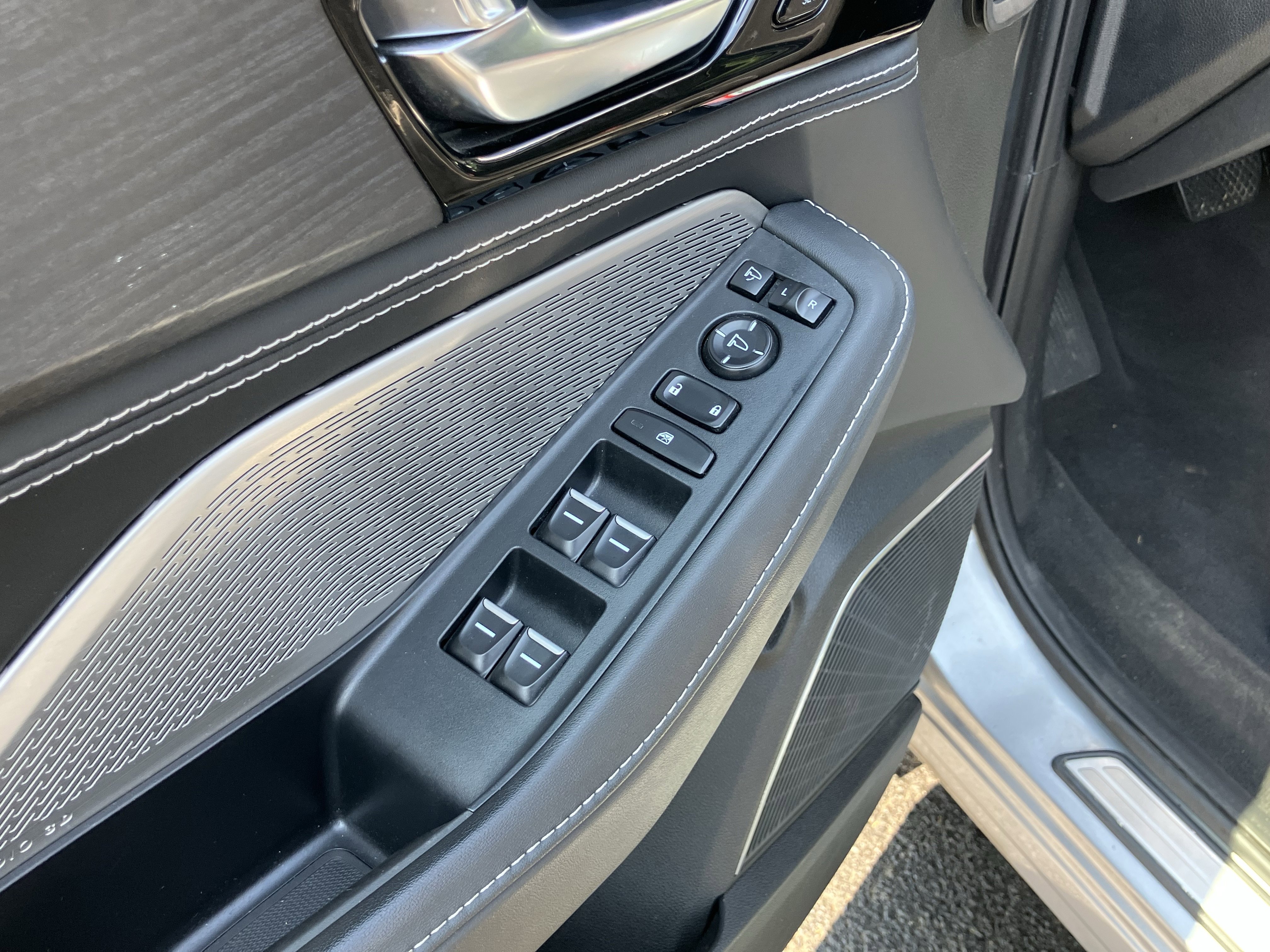 Used 2023 Acura MDX SH-AWD w/ Advance Package image 15