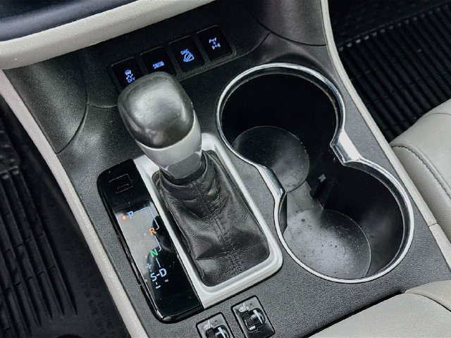 Used 2019 Toyota Highlander XLE AWD/4WD image 15