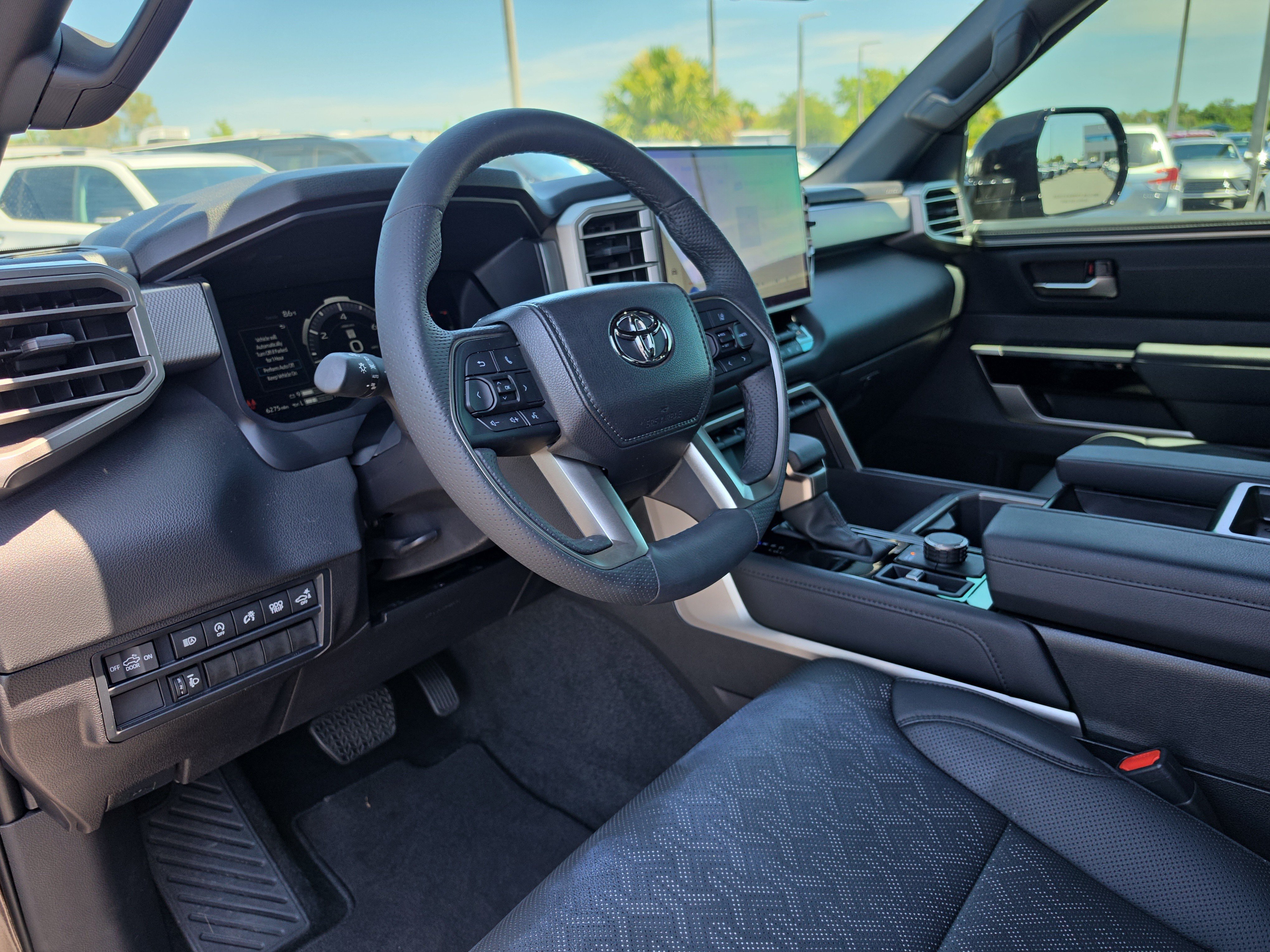 Used 2025 Toyota Tundra Limited AWD/4WD image 14