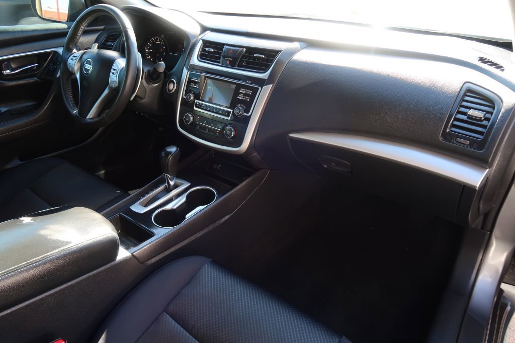 Used 2017 Nissan Altima 2.5 SR w/ Midnight Edition Package image 10