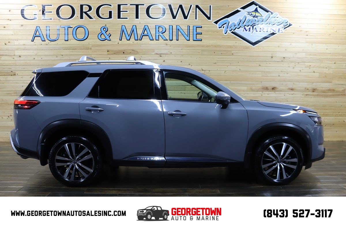 Used 2025 Nissan Pathfinder Platinum w/ Cargo Package AWD/4WD image 1