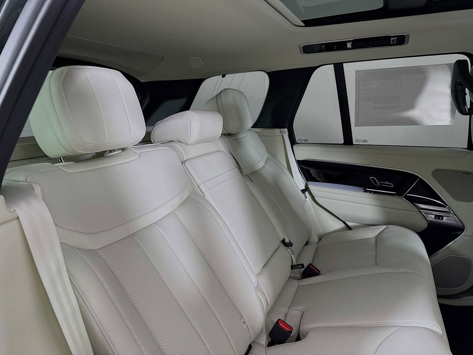 New 2026 Land Rover Range Rover SE image 28