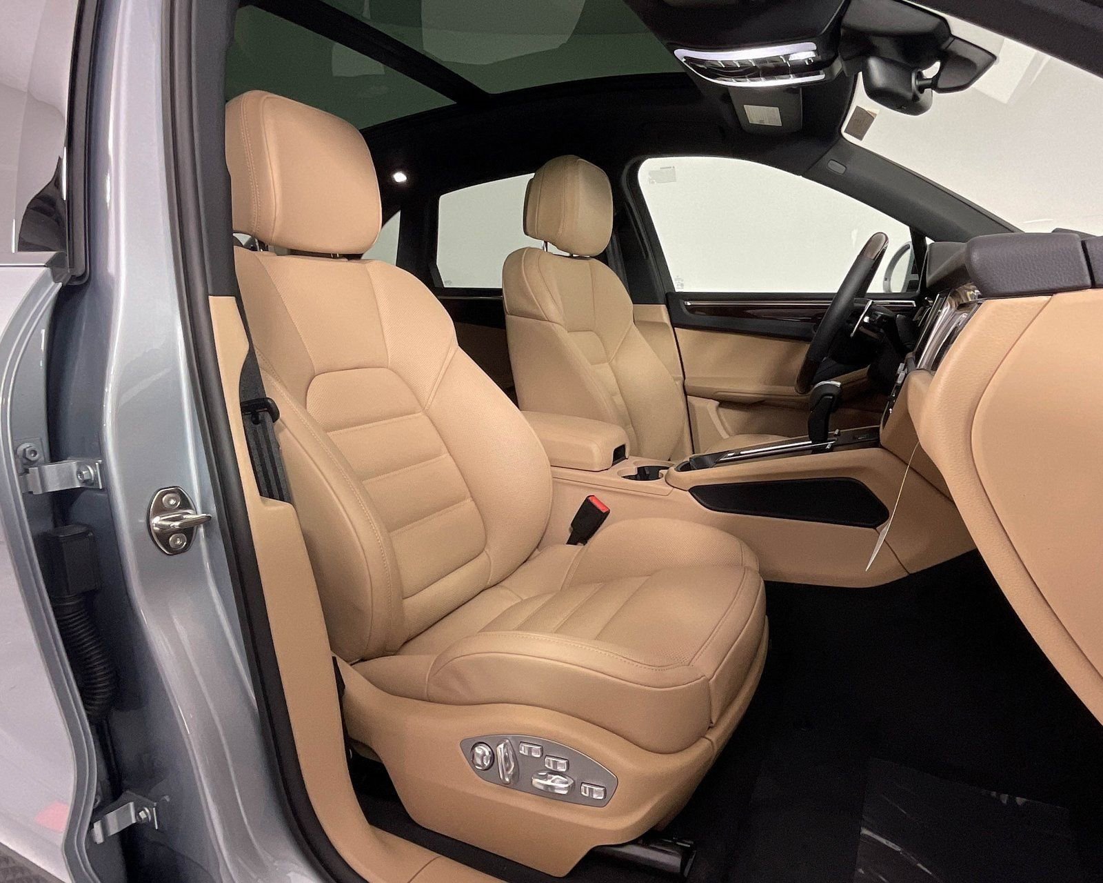 Certified 2025 Porsche Macan image 23