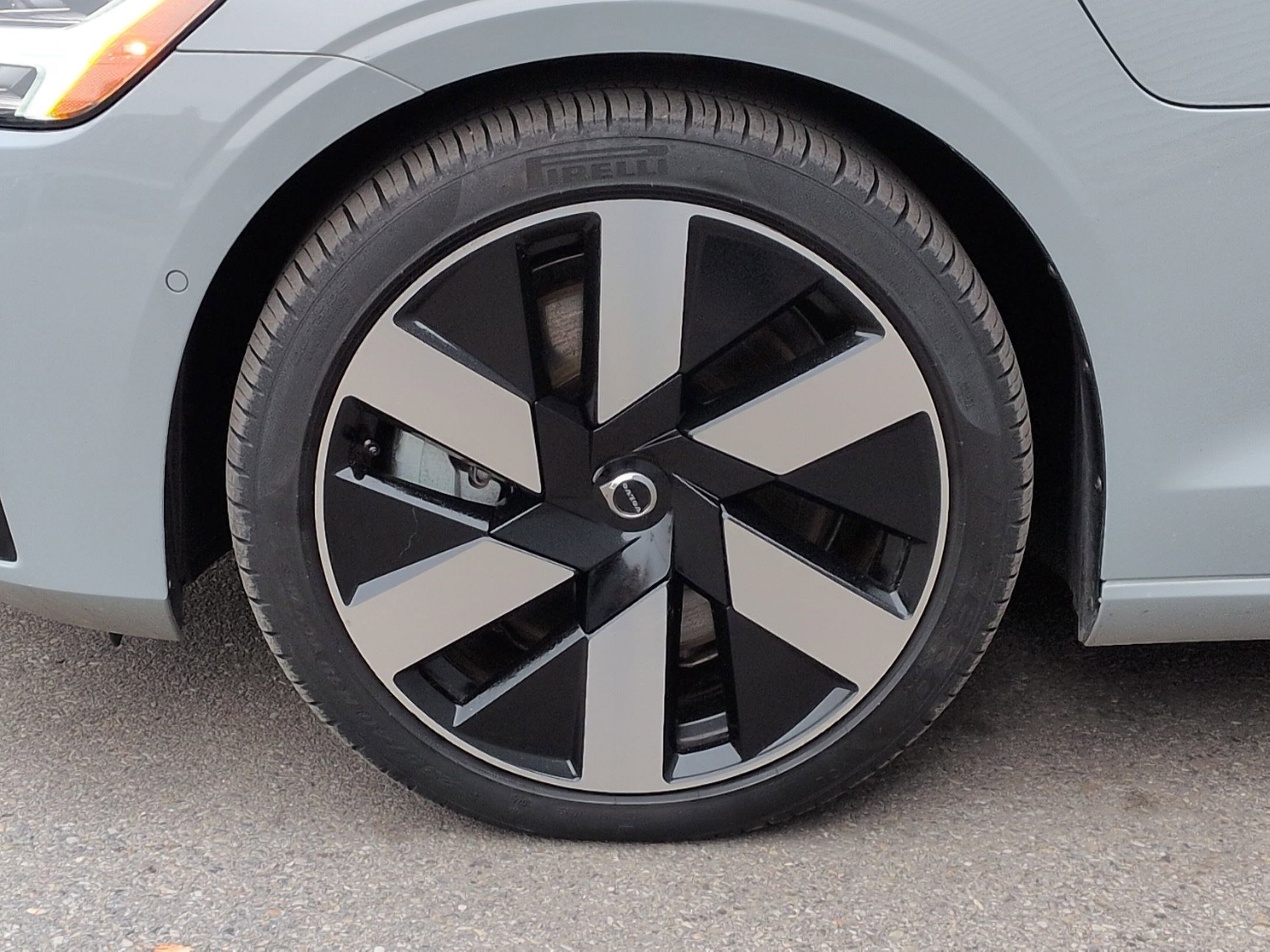 Used 2025 Volvo S60 T8 Plus image 11