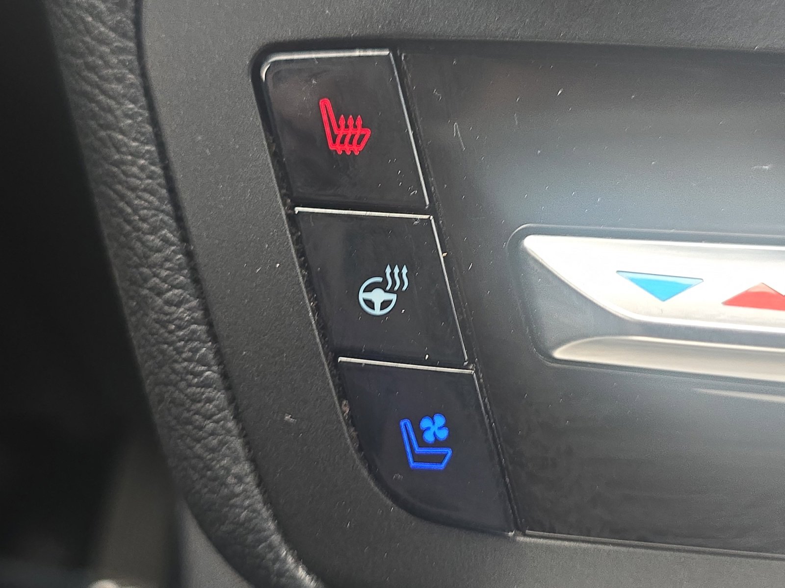 Used 2020 Ford Explorer Limited image 21