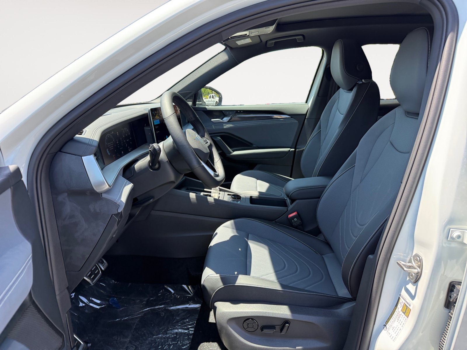 New 2026 Volkswagen Tiguan SE R-Line AWD/4WD image 10