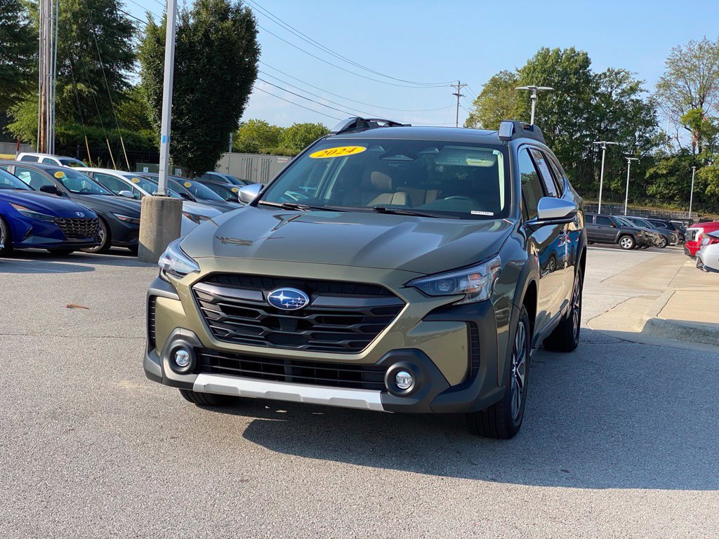 Used 2024 Subaru Outback Touring AWD/4WD image 3