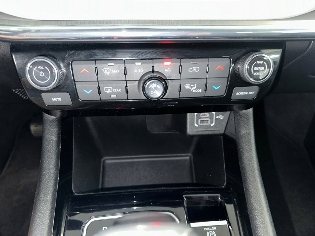 Used 2022 Jeep Compass Limited image 13