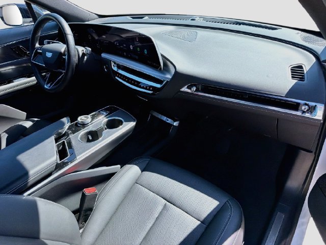 Used 2025 Cadillac Lyriq Luxury AWD/4WD image 43