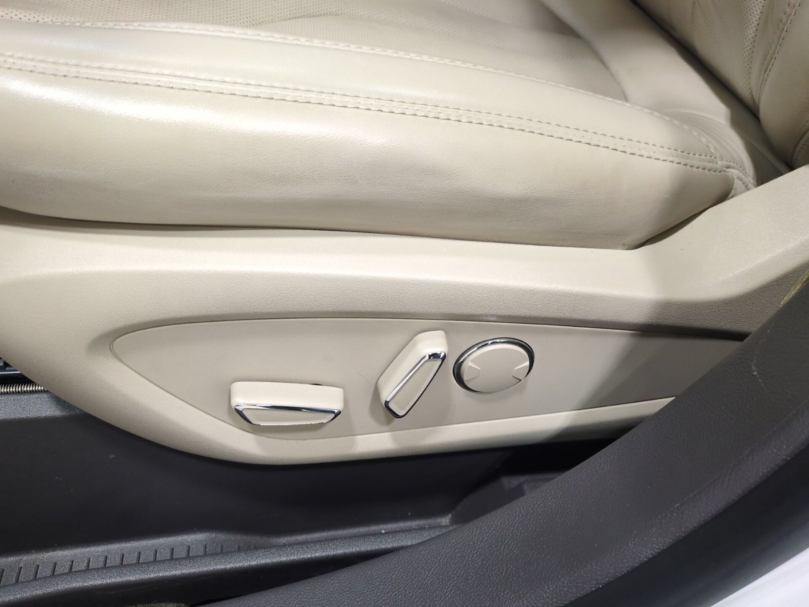 Used 2018 Lincoln MKX Reserve w/ Lincoln MKX Climate Package AWD/4WD image 18