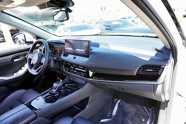 Used 2024 Nissan Rogue SL w/ SL Premium Package FWD image 17