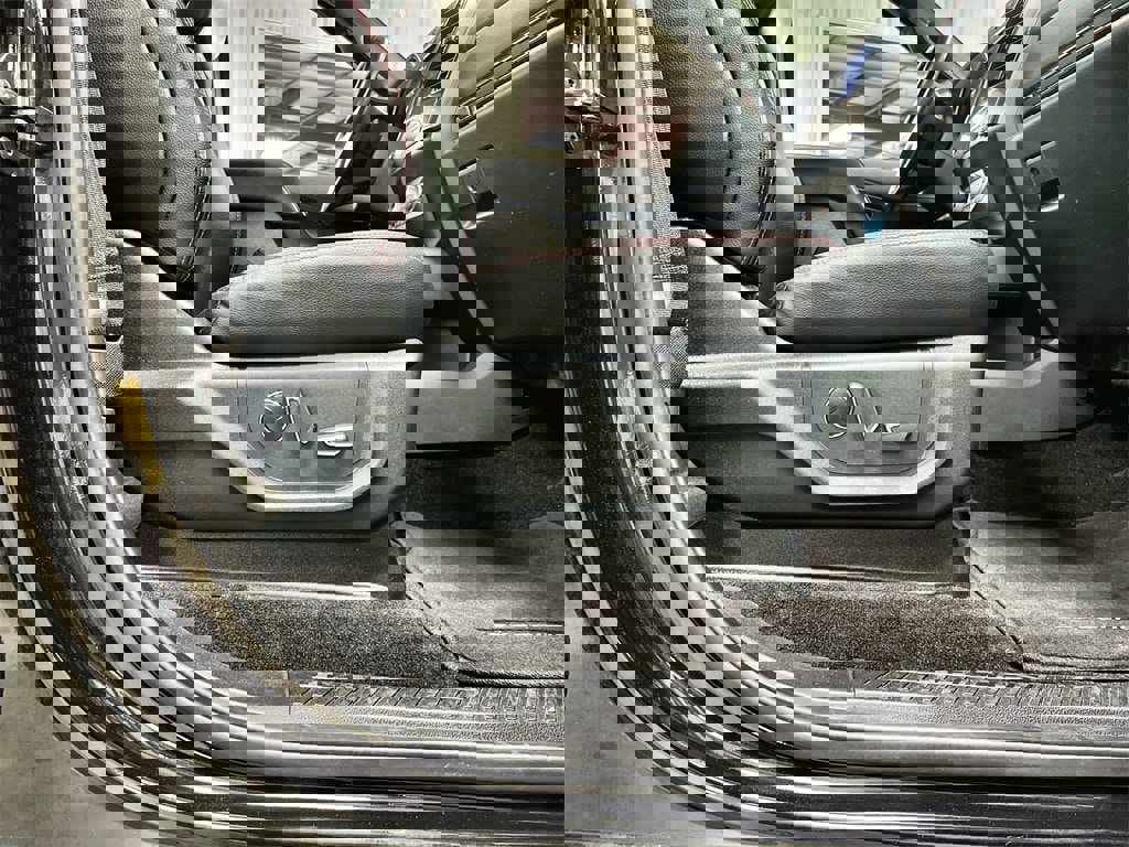 Used 2021 Ford Expedition Limited image 37