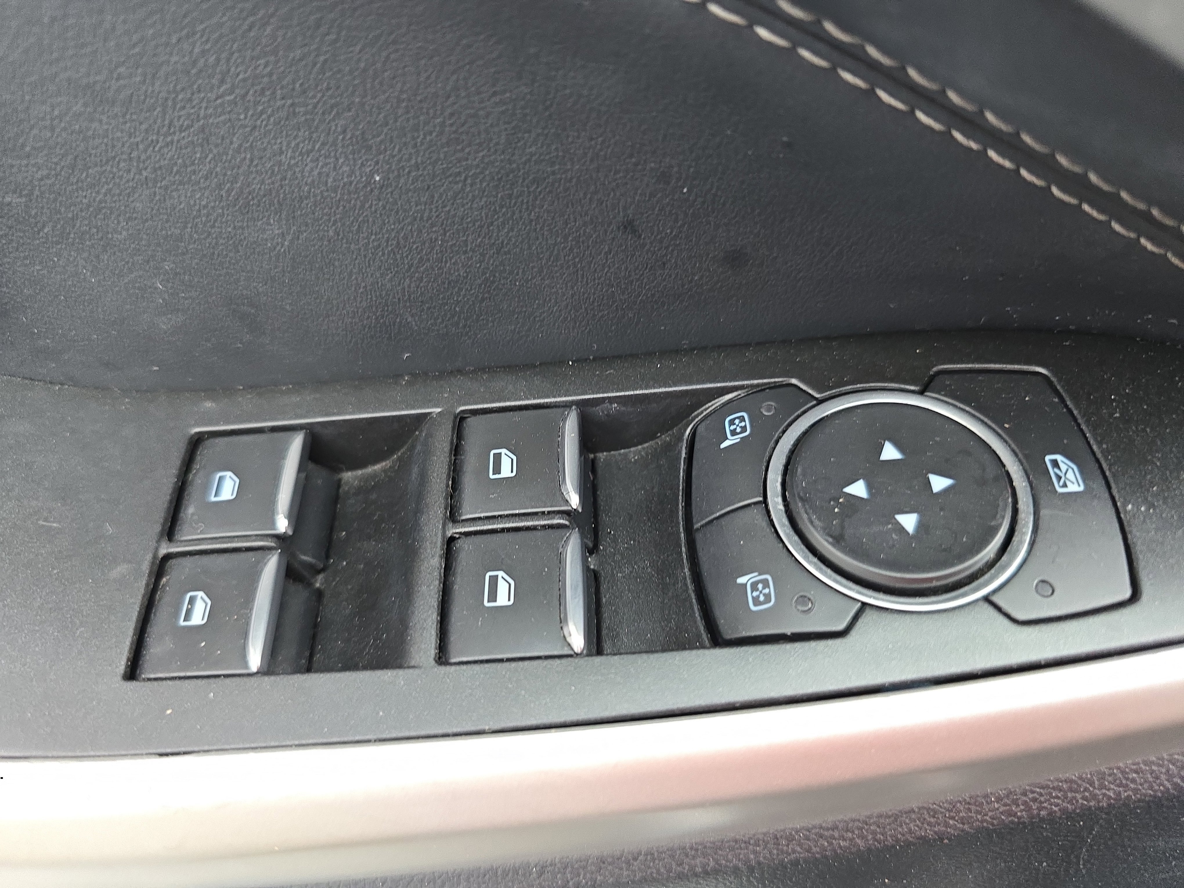 Used 2020 Ford Explorer XLT w/ Equipment Group 202A image 29