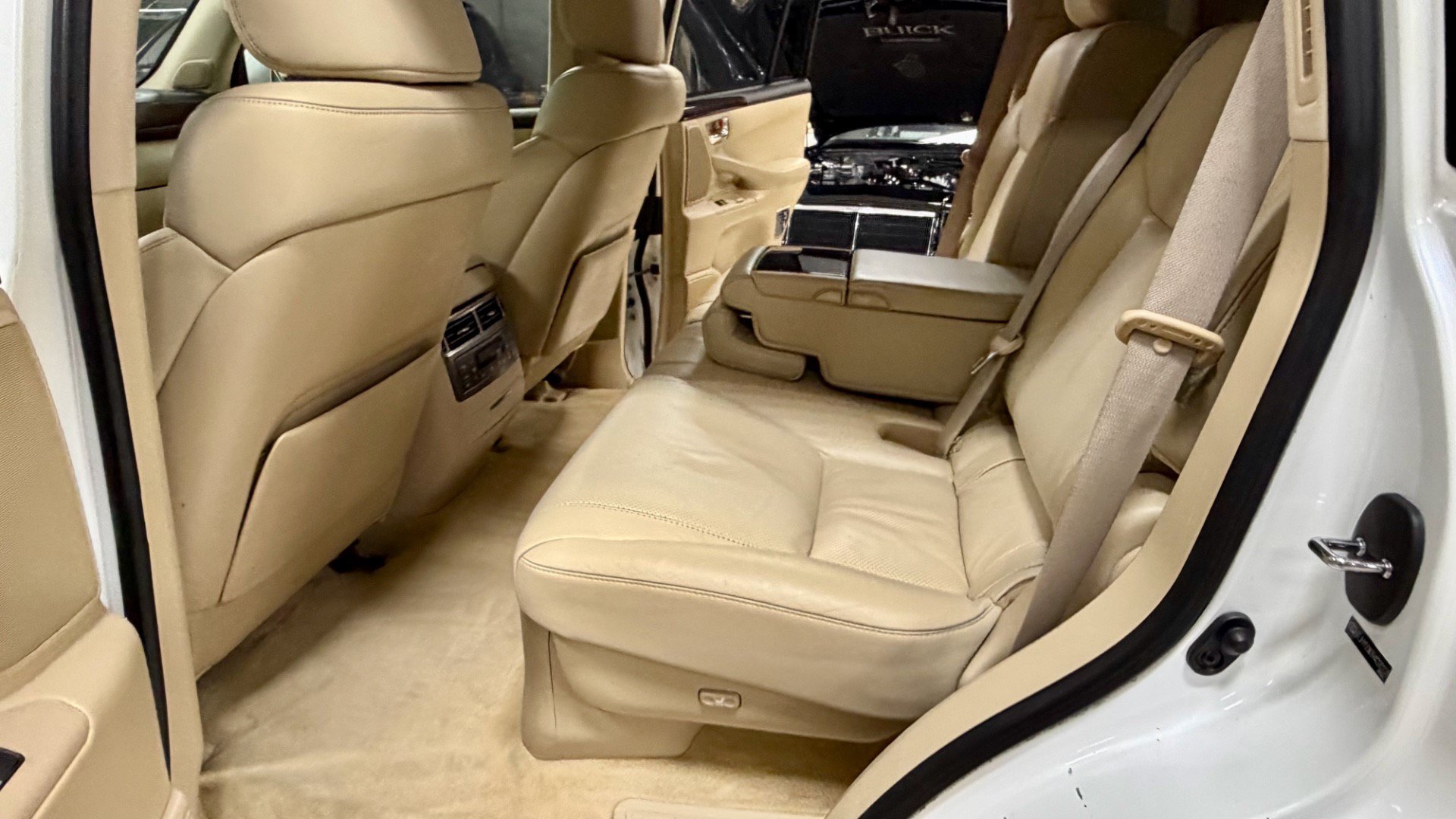 Used 2009 Lexus LX 570 4WD image 23