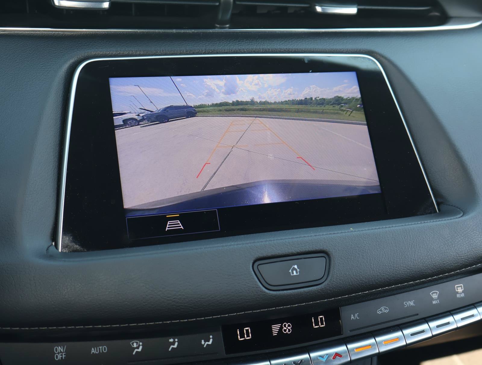 Used 2023 Cadillac XT4 Luxury w/ Cold Weather Package FWD image 30