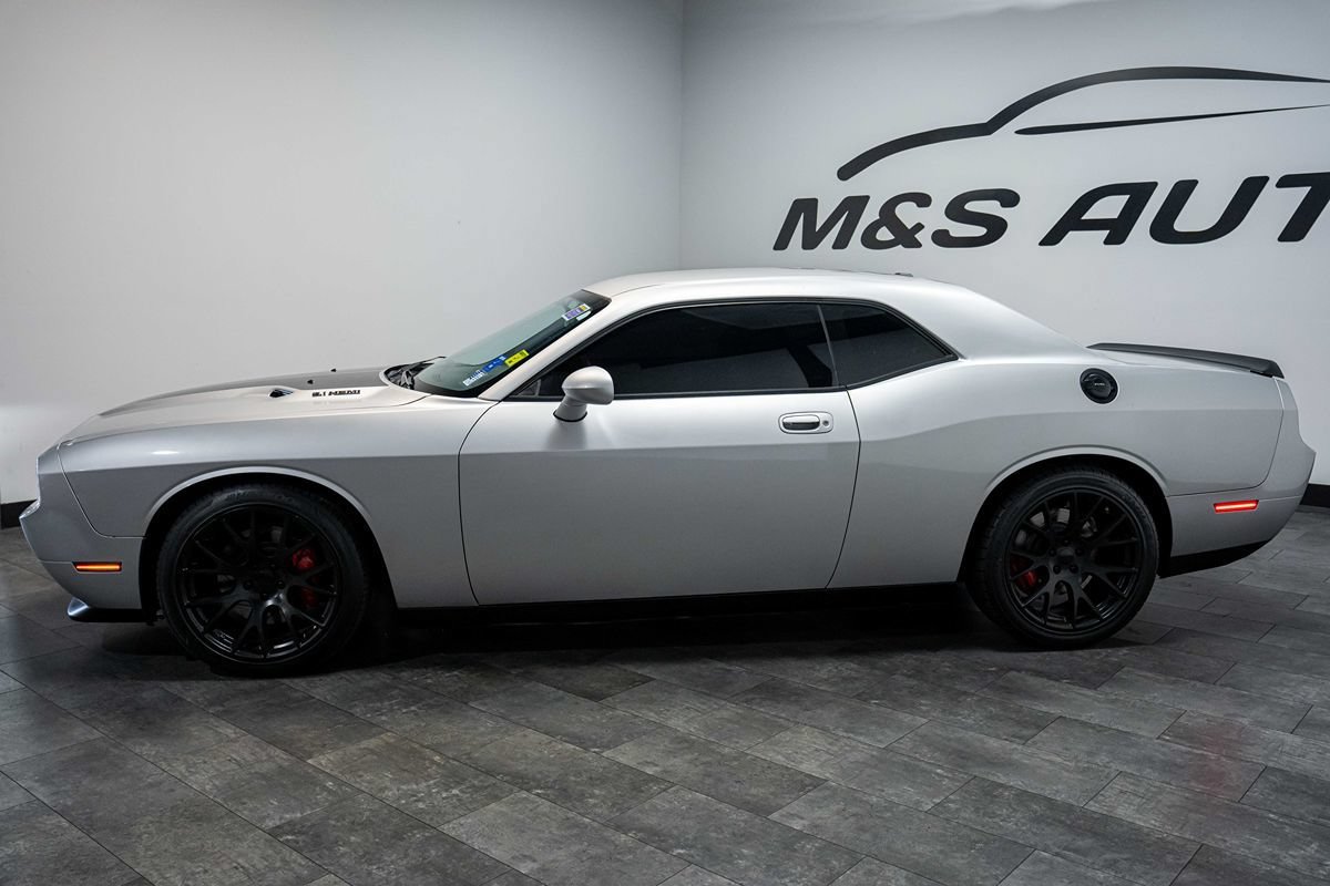 Used 2010 Dodge Challenger SRT8 w/ SRT Option Group II RWD image 3