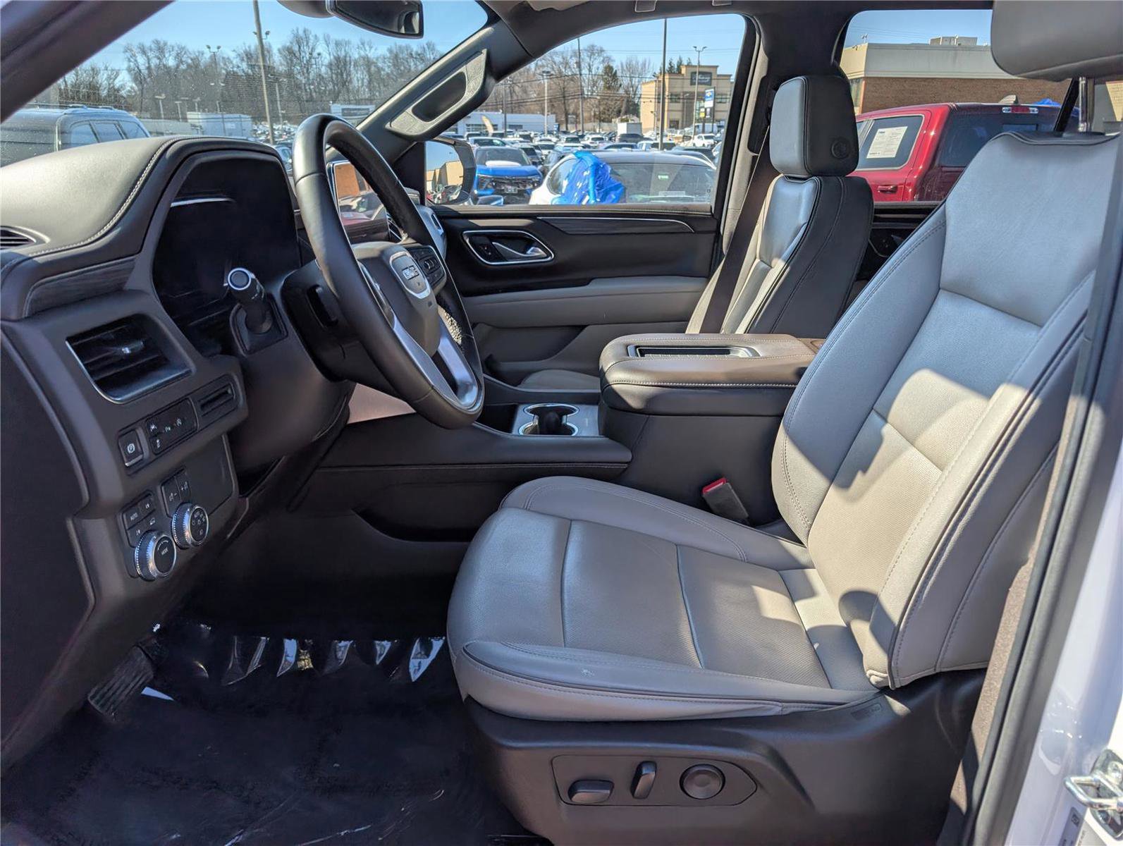 Used 2024 GMC Yukon SLT image 18