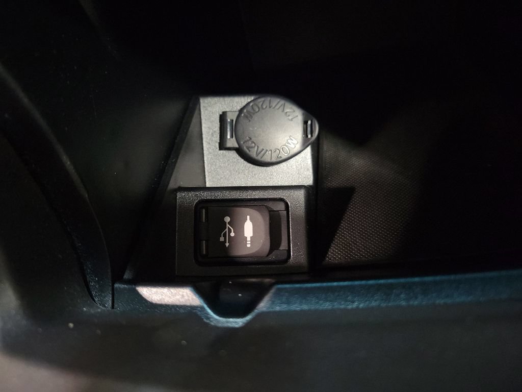 Used 2016 Toyota Camry LE FWD image 19
