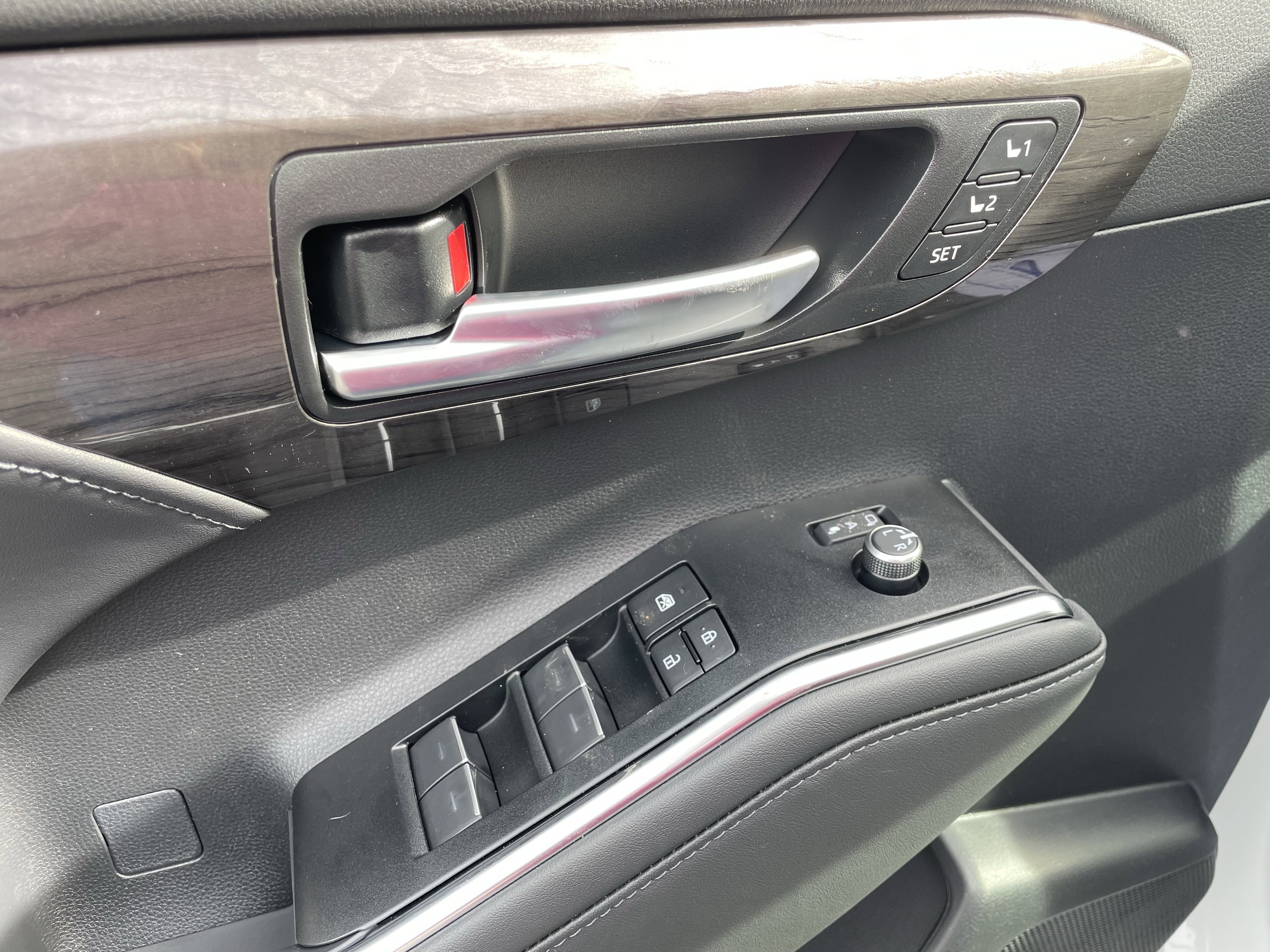 New 2026 Toyota Highlander Platinum image 8