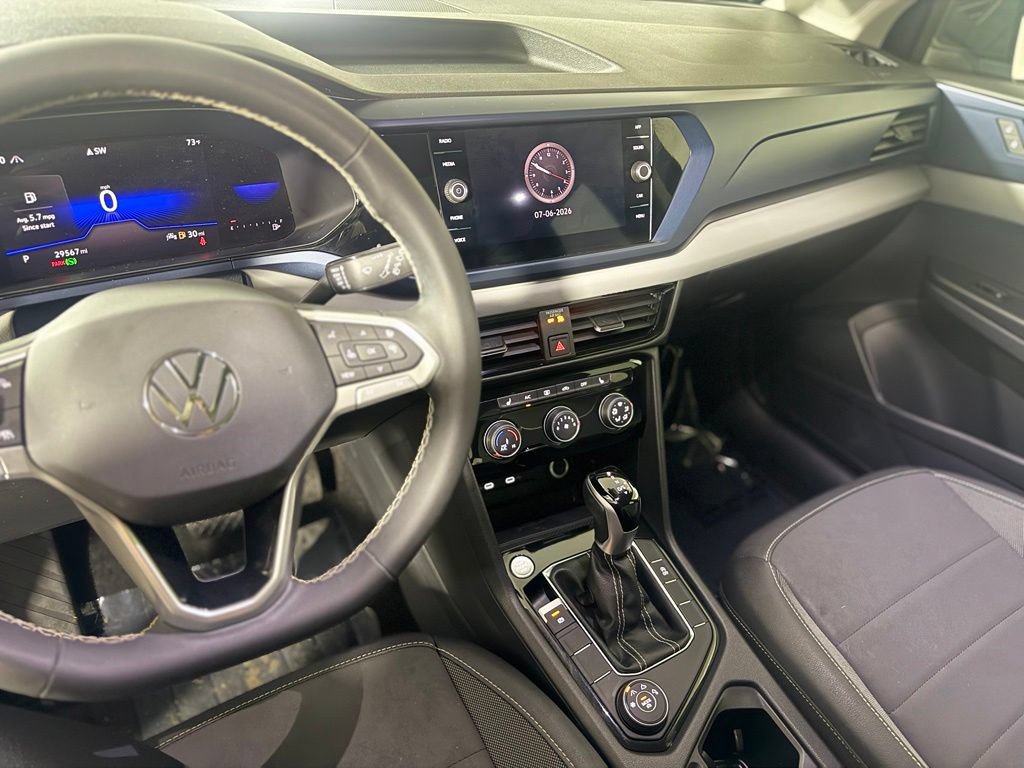 Used 2023 Volkswagen Taos SE w/ Panoramic Sunroof Package AWD/4WD image 18
