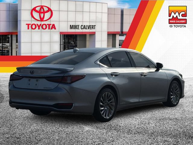 Used 2022 Lexus ES 300h Ultra Luxury w/ Accessory Package 2 FWD image 6