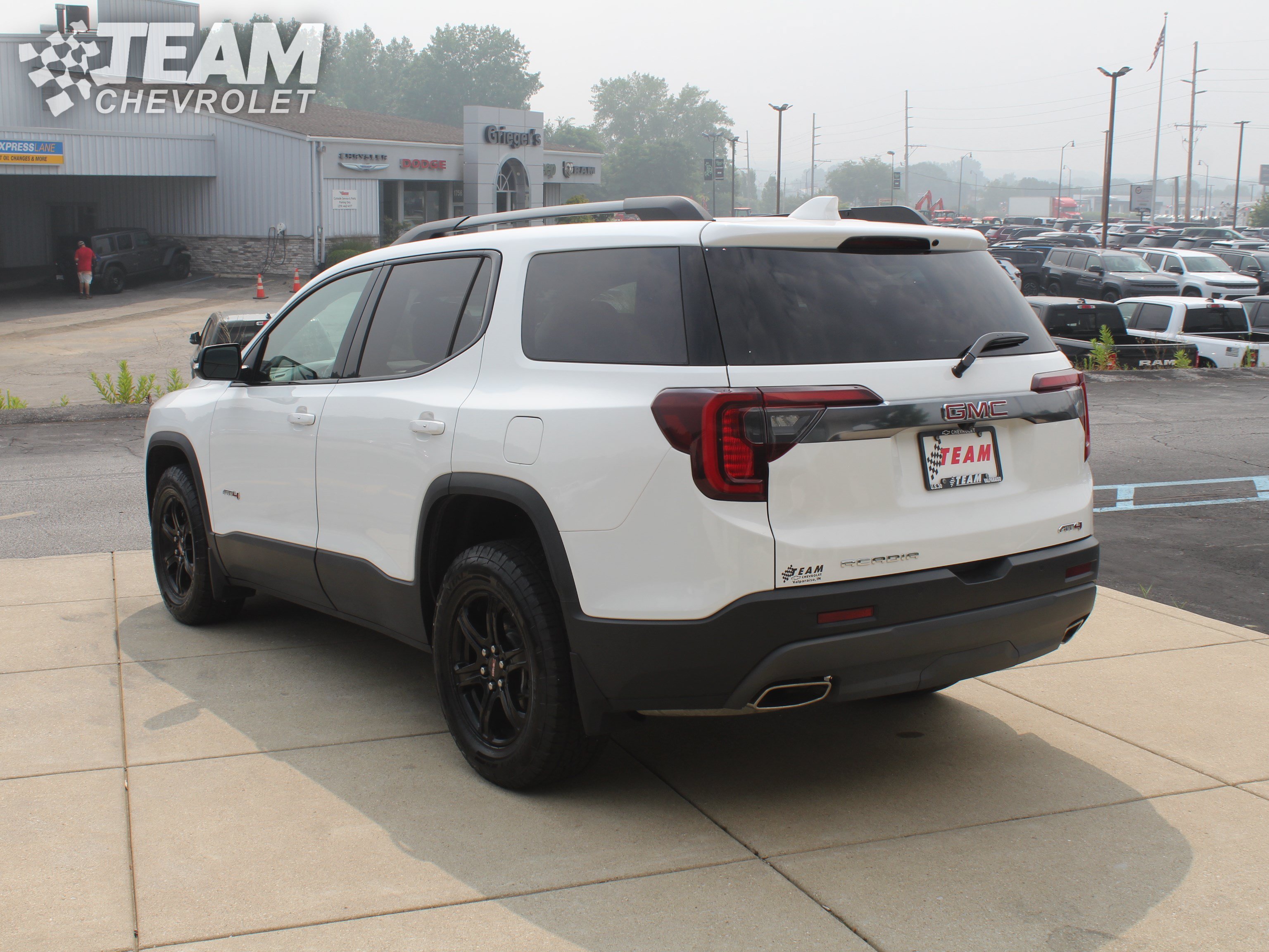 Used 2023 GMC Acadia AT4 AWD/4WD image 6