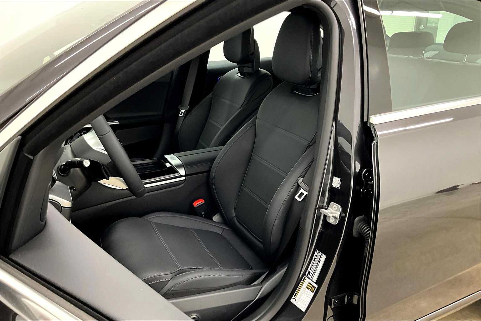 New 2025 Mercedes-Benz C 300 Sedan image 9