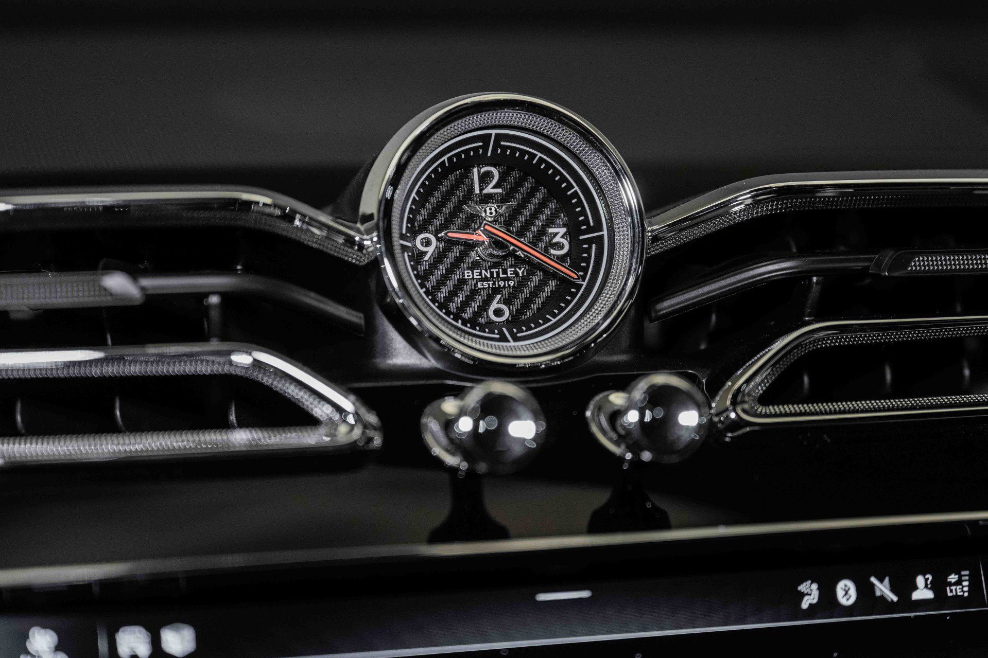 Certified 2024 Bentley Bentayga image 35