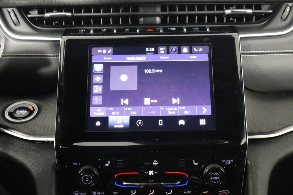Used 2025 Jeep Grand Cherokee L Laredo w/ Luxury Tech Group I RWD image 28