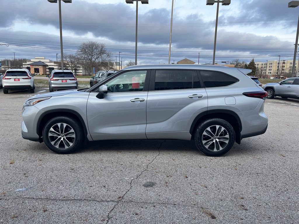 Used 2024 Toyota Highlander XLE video 2