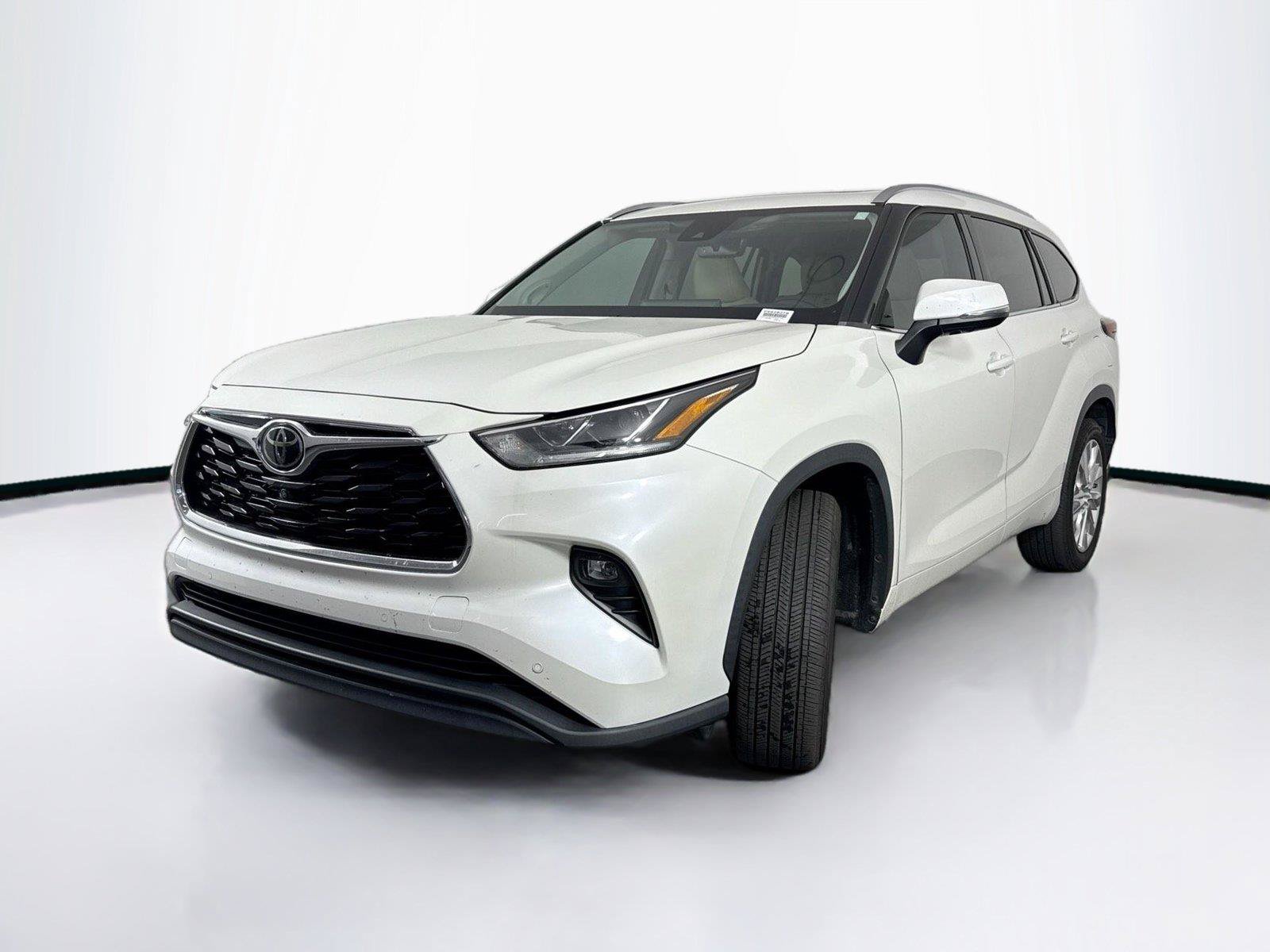 Used 2021 Toyota Highlander Limited FWD image 3