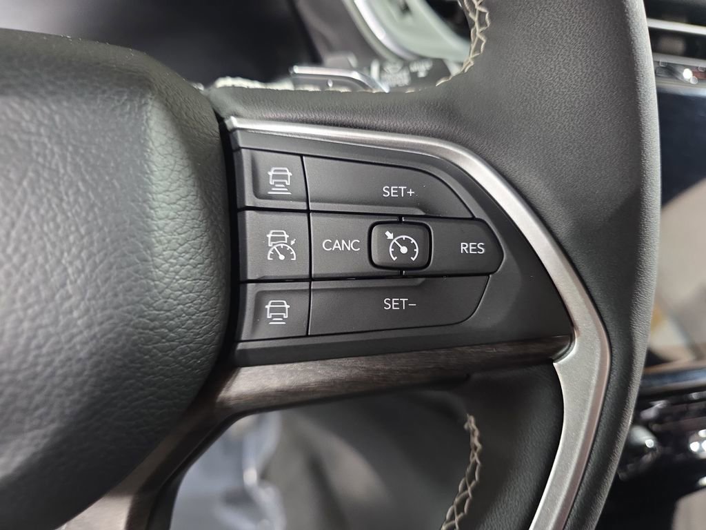 Used 2024 Jeep Grand Cherokee L Limited w/ Luxury Tech Group II image 20