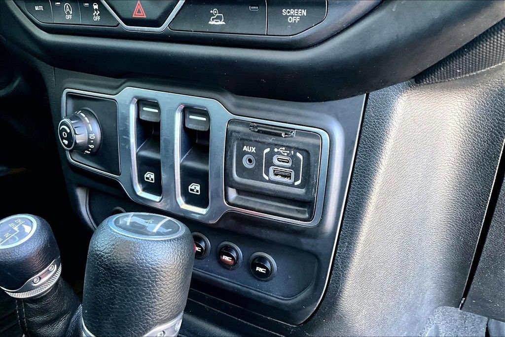 Used 2021 Jeep Wrangler Sport image 16