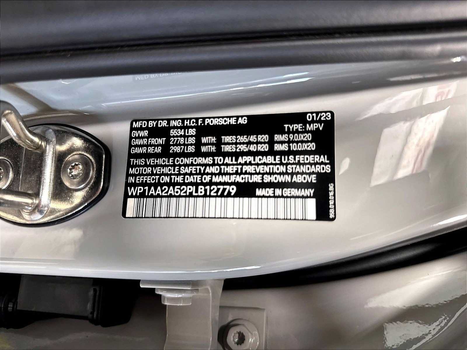 Used 2023 Porsche Macan AWD/4WD image 35