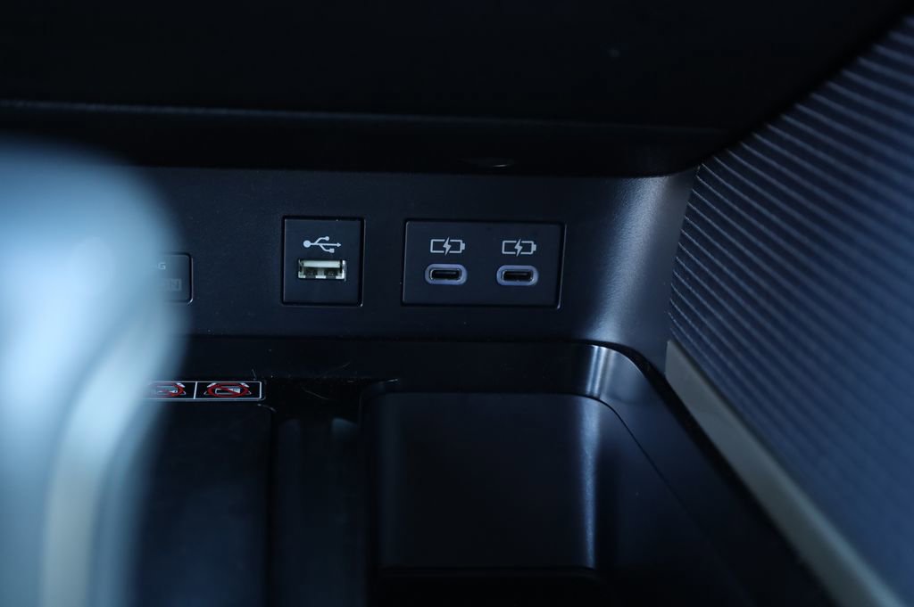 Used 2025 Toyota Camry SE image 29