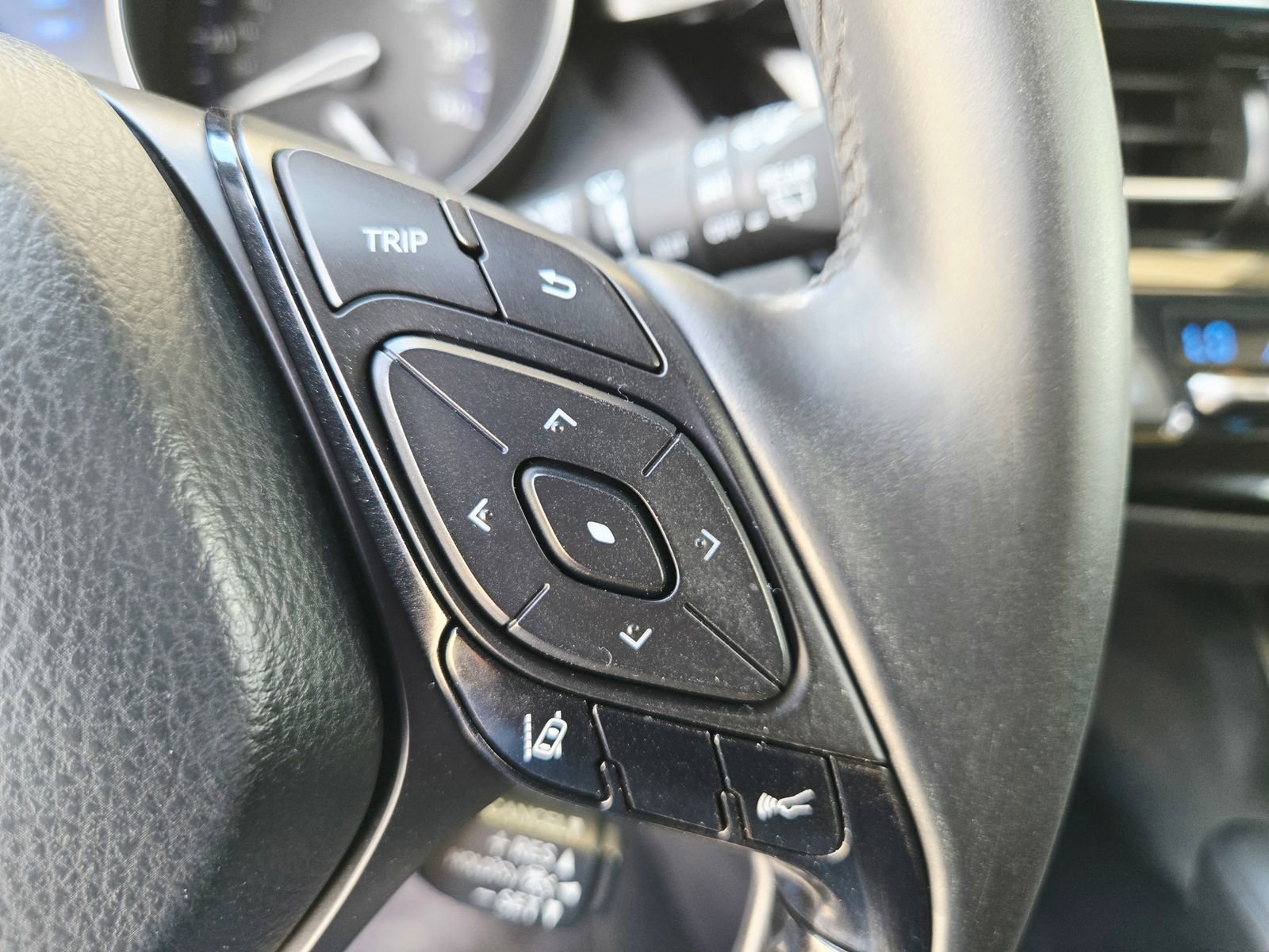Used 2018 Toyota C-HR XLE image 12