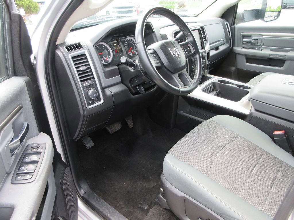 Used 2018 RAM 3500 Big Horn AWD/4WD image 15