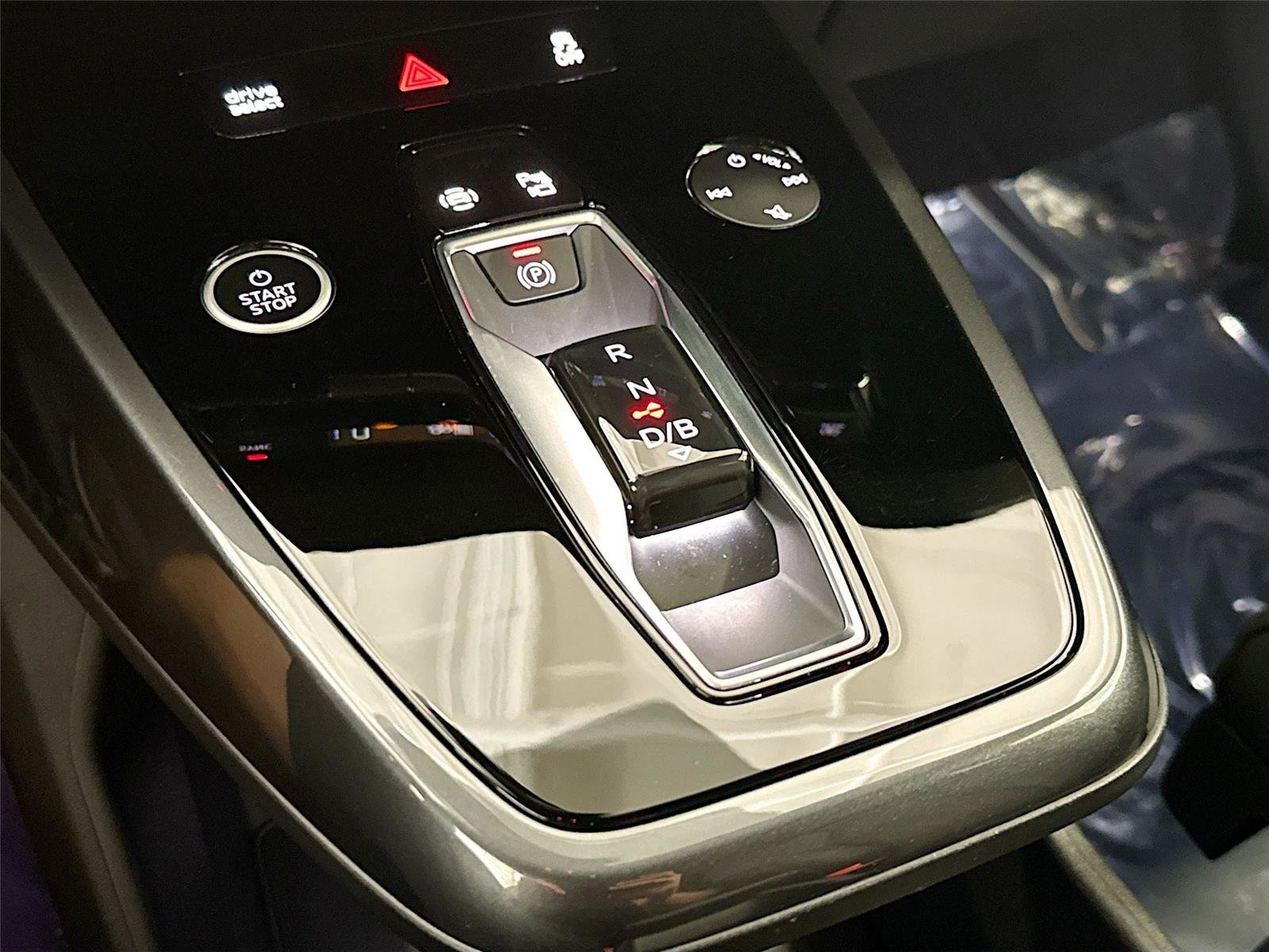 Certified 2023 Audi Q4 e-tron Prestige w/ Black Optic Package image 17