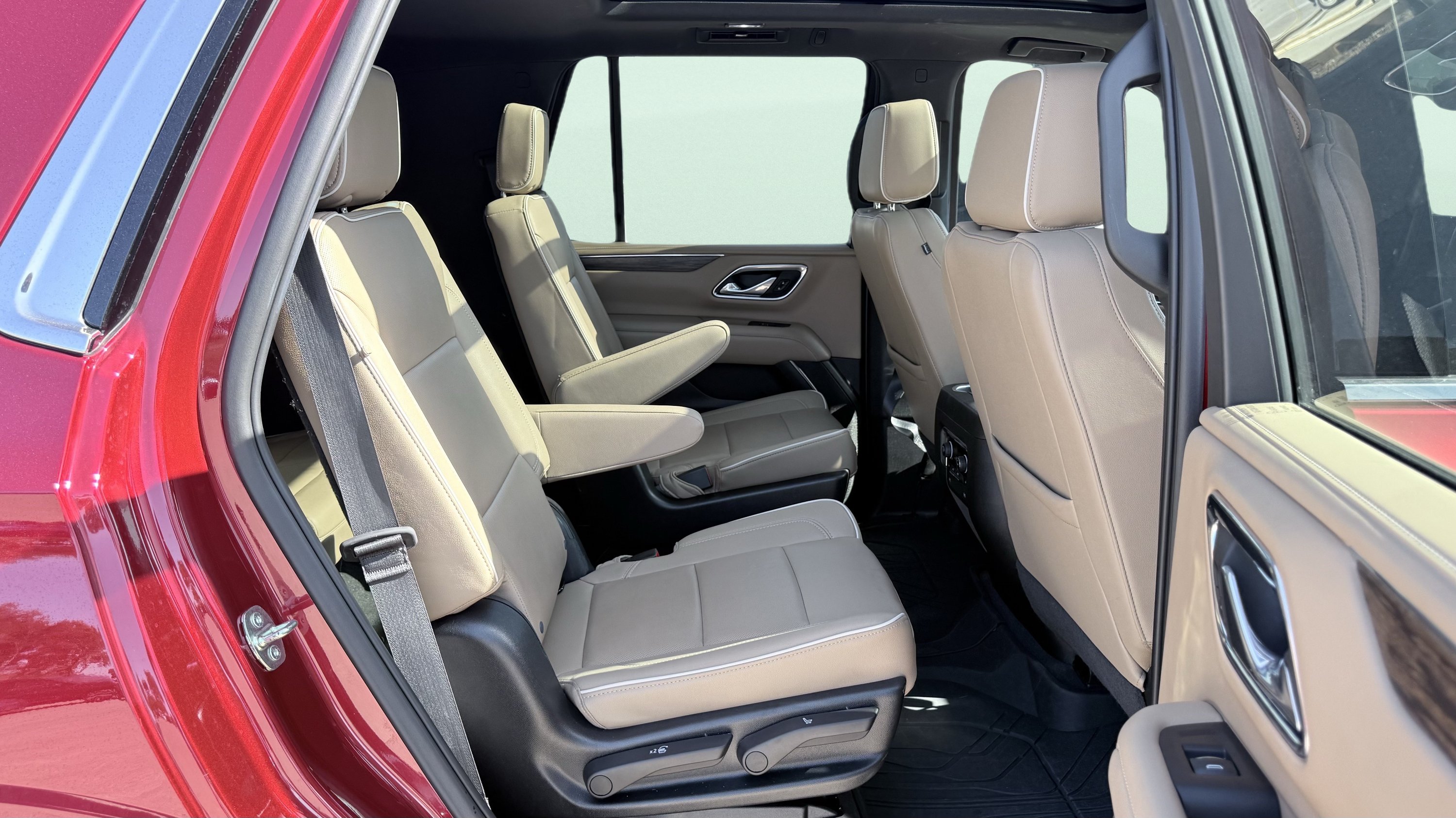 Used 2023 Chevrolet Tahoe Premier w/ Premium Package RWD image 40