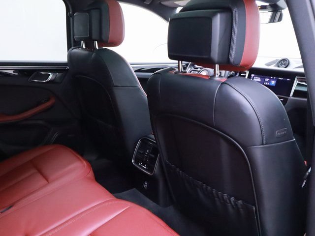 Certified 2024 Porsche Macan AWD/4WD image 26