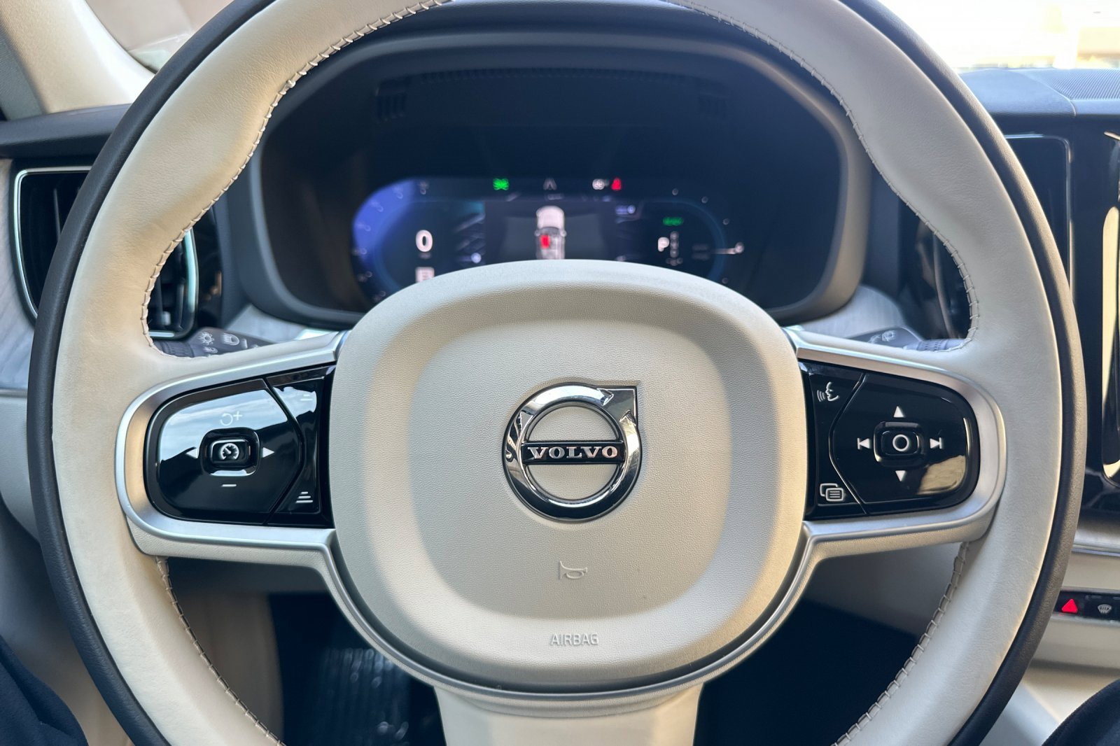 Certified 2025 Volvo XC60 T8 Plus w/ Protection Package Premier image 26