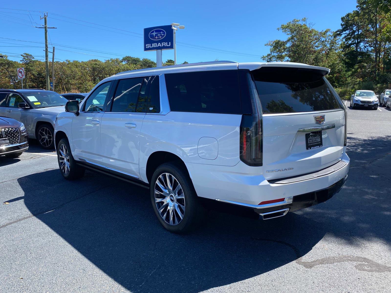Used 2025 Cadillac Escalade ESV Premium Luxury Platinum image 5