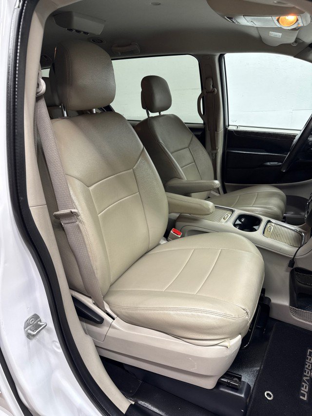 Used 2016 Dodge Grand Caravan SXT FWD image 29